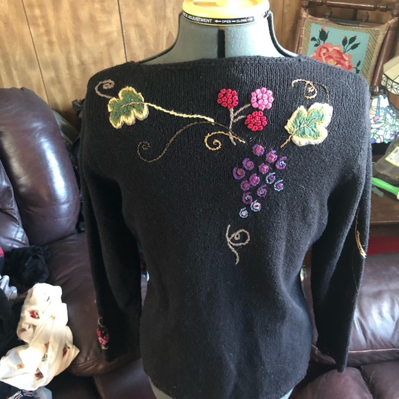 Northern Isles Embroidered Sweater - Picture 4 of 6